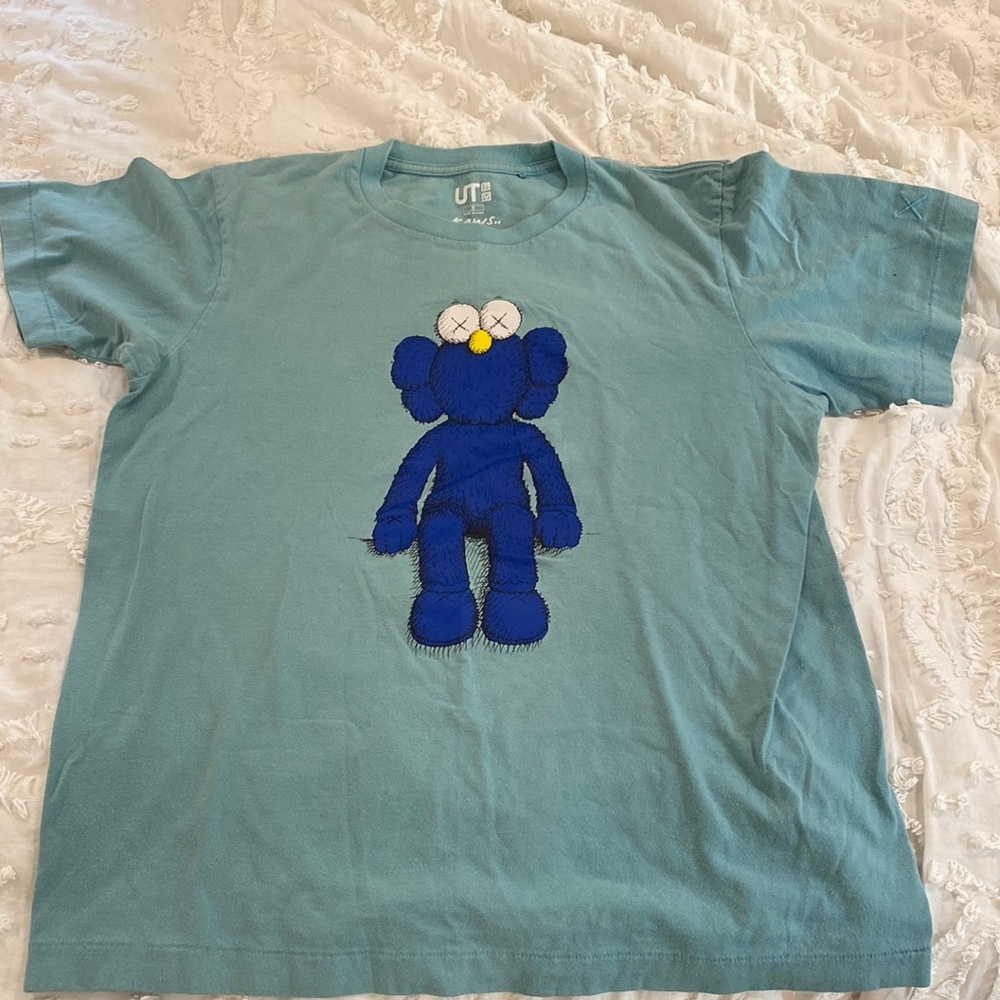 KAWS x Uniqlo T-Shirt size small color tealish green